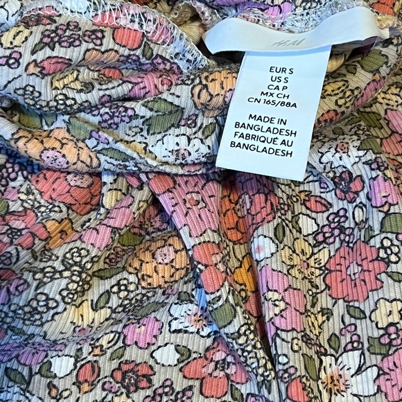 H&M Turtle Neck Bodysuit w/ thumb hole | Floral - Picture 5 of 9